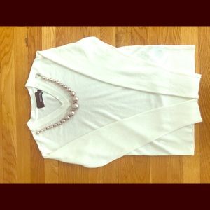 Off White V-neck sweater top. Perfect for fall!